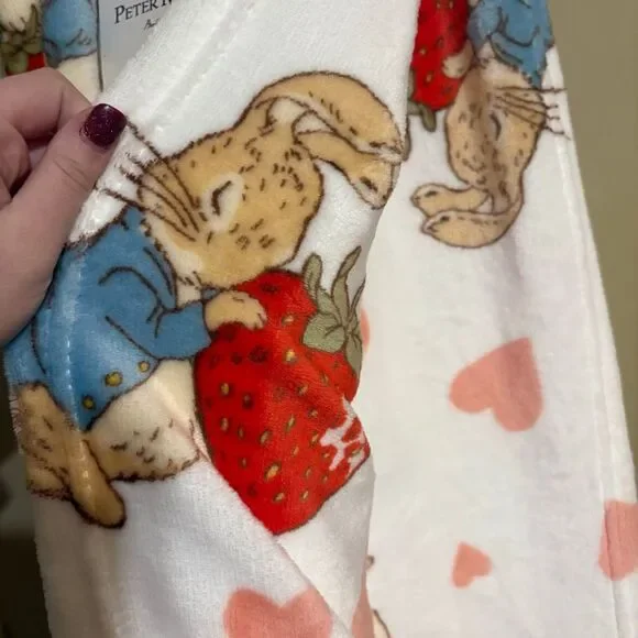 Peter Rabbit Beatrix Potter Valentines Day Blanket Strawberry Cherry Heart NWT - Picture 5 of 8